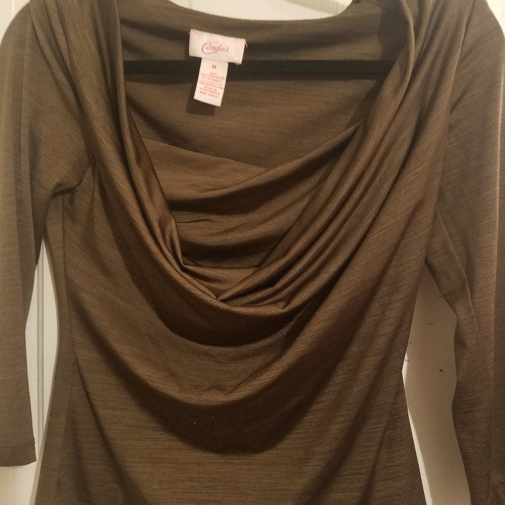 Scoop neck top
